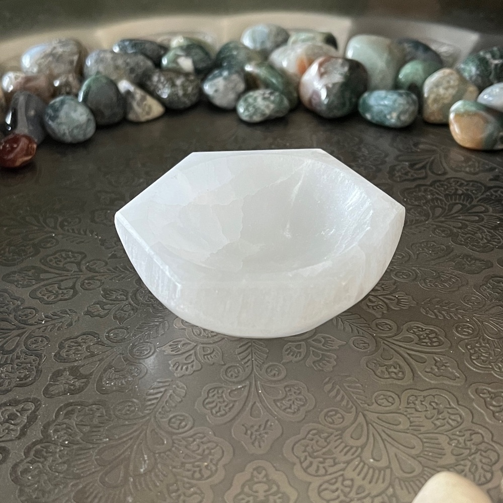 Mini White Selenite Hexagon Bowl - Picture 2 of 8